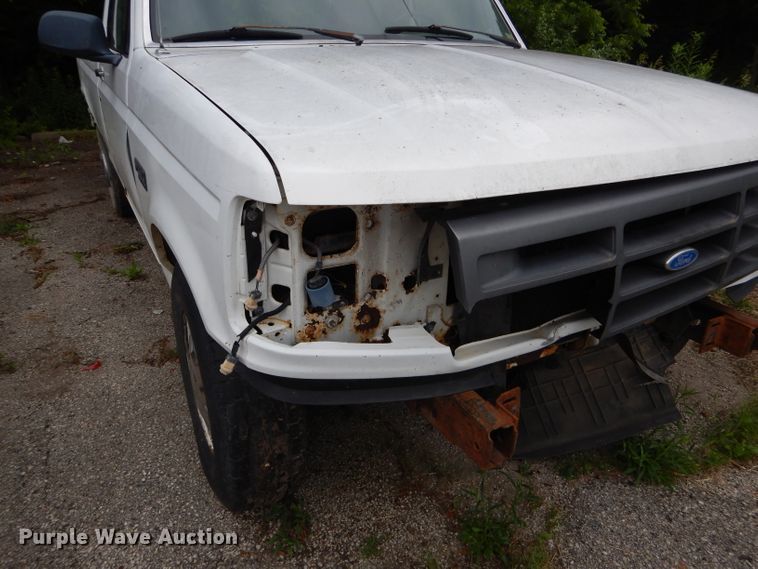 image for item DE8478 1997 Ford F250 pickup truck