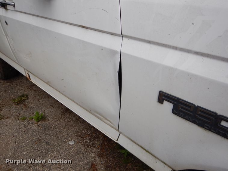 image for item DE8478 1997 Ford F250 pickup truck