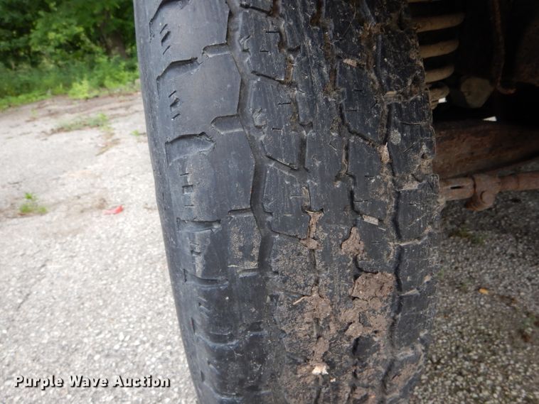 image for item DE8478 1997 Ford F250 pickup truck