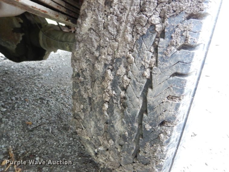 image for item DE8478 1997 Ford F250 pickup truck