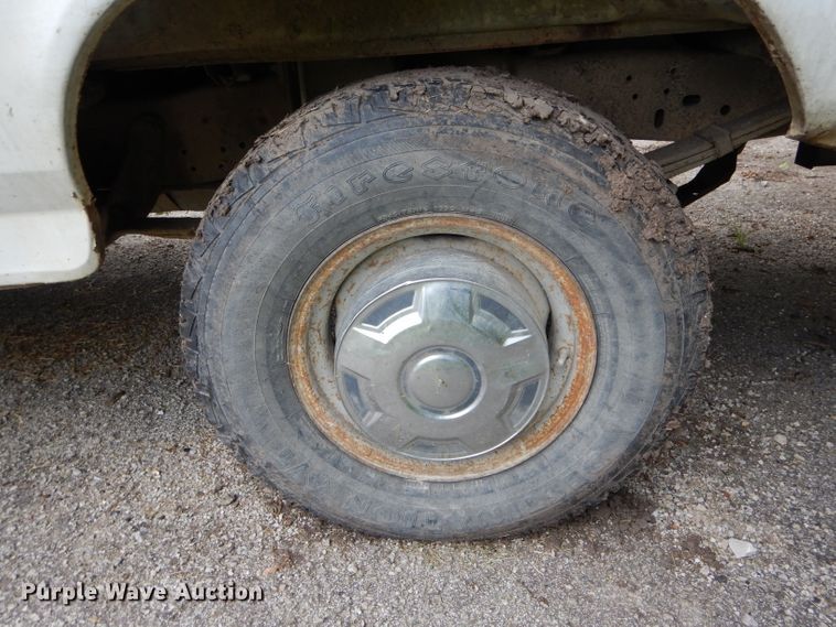 image for item DE8478 1997 Ford F250 pickup truck