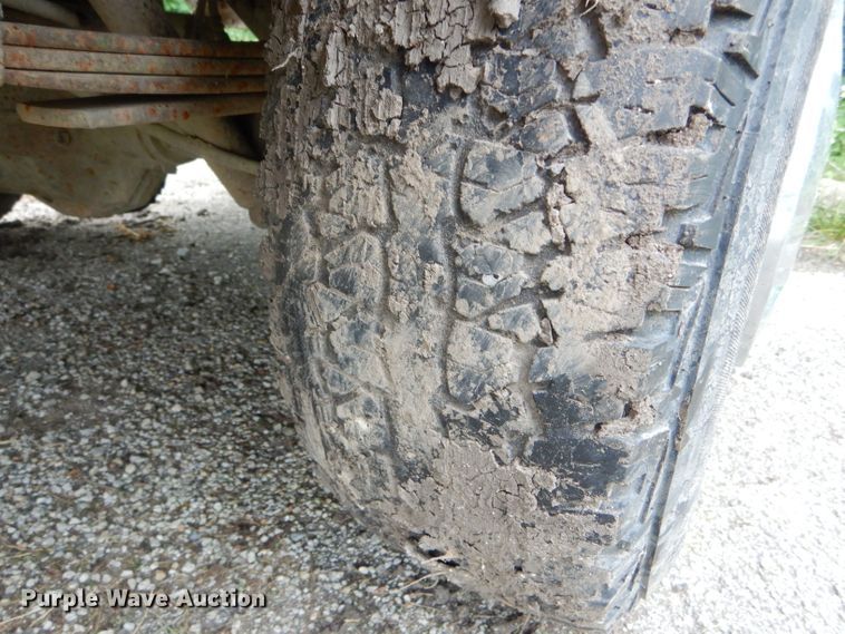 image for item DE8478 1997 Ford F250 pickup truck