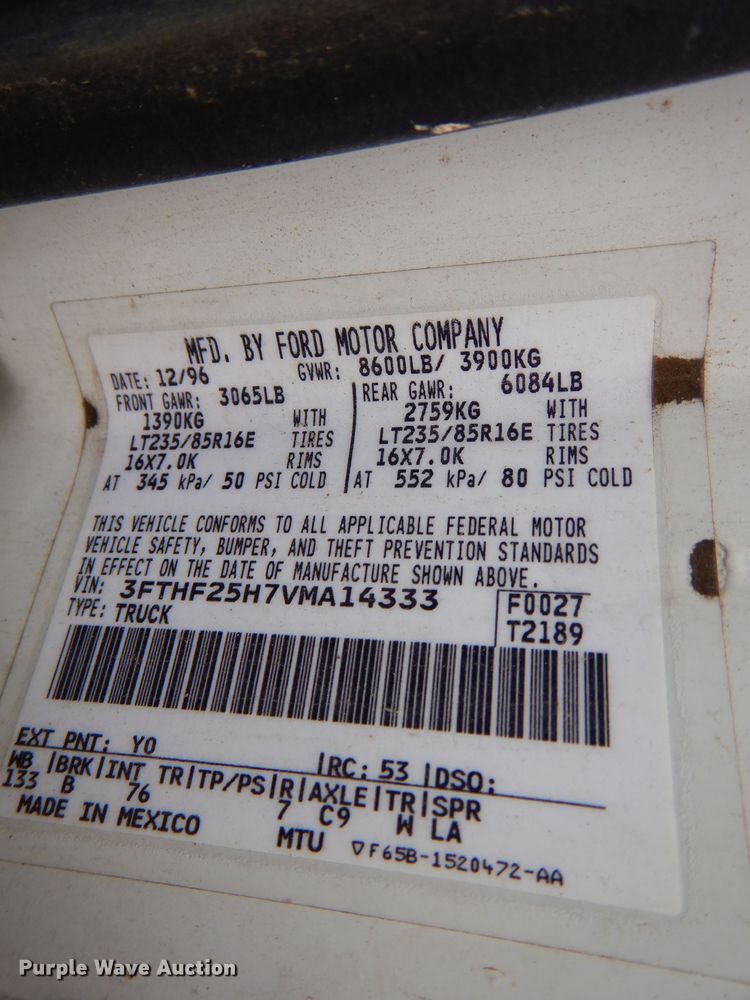 image for item DE8478 1997 Ford F250 pickup truck