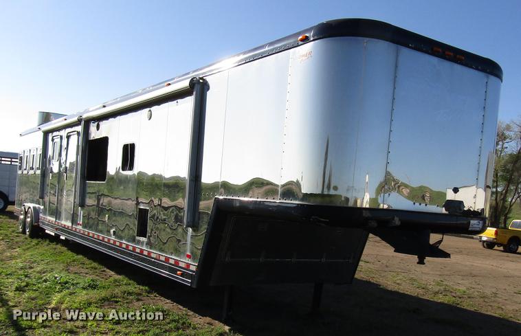 image for item DG1220 2000 Sooner horse trailer