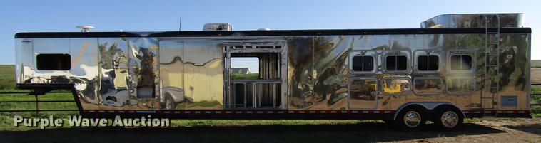 image for item DG1220 2000 Sooner horse trailer