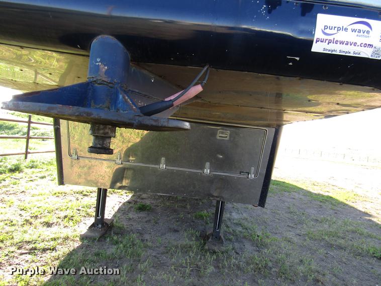 image for item DG1220 2000 Sooner horse trailer