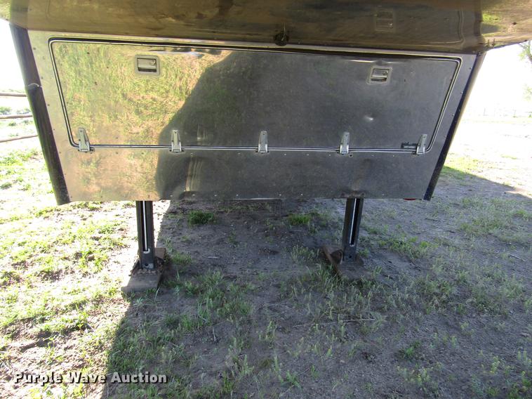 image for item DG1220 2000 Sooner horse trailer