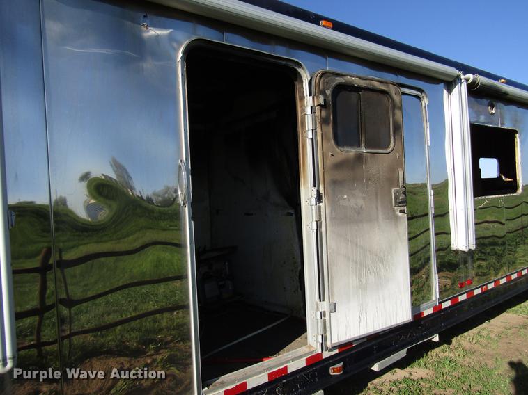 image for item DG1220 2000 Sooner horse trailer