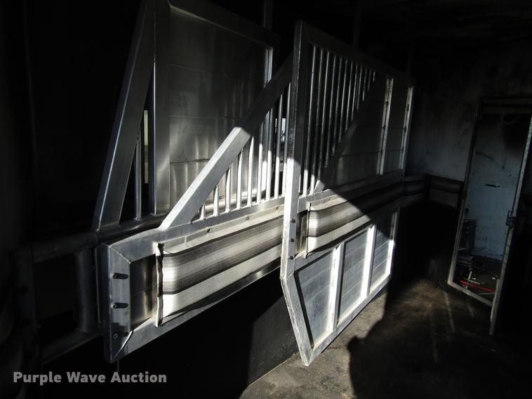 image for item DG1220 2000 Sooner horse trailer