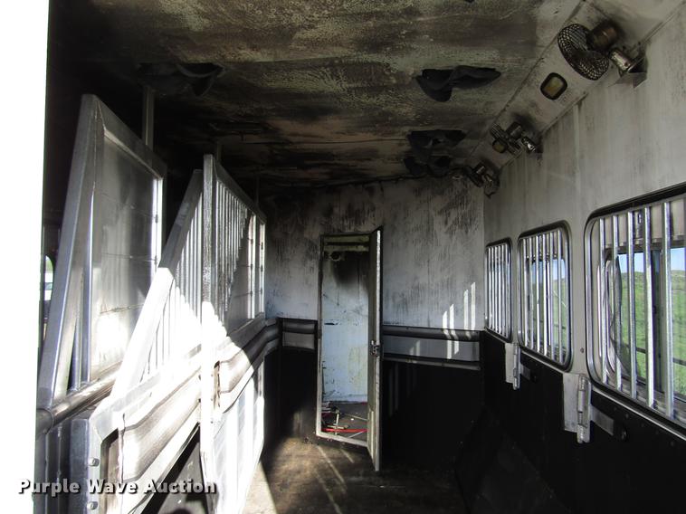 image for item DG1220 2000 Sooner horse trailer