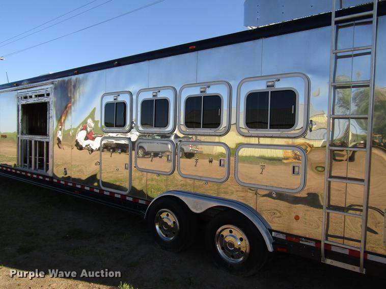 image for item DG1220 2000 Sooner horse trailer