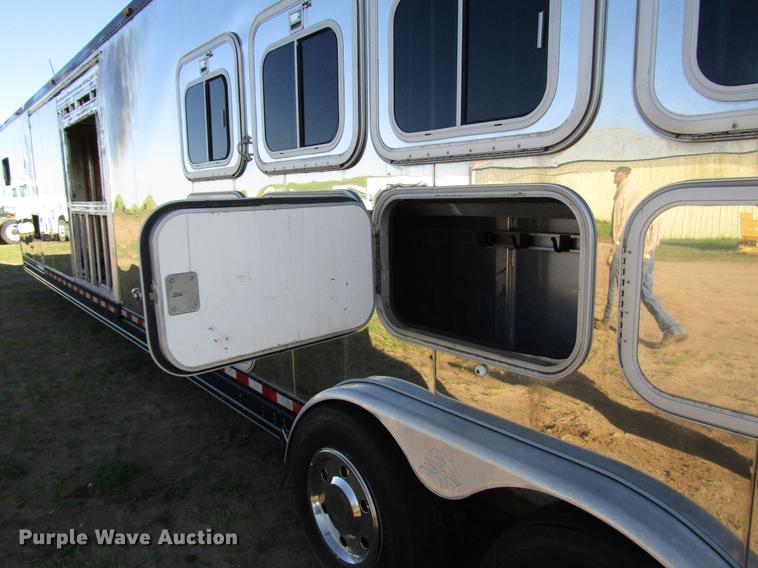 image for item DG1220 2000 Sooner horse trailer