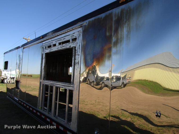 image for item DG1220 2000 Sooner horse trailer