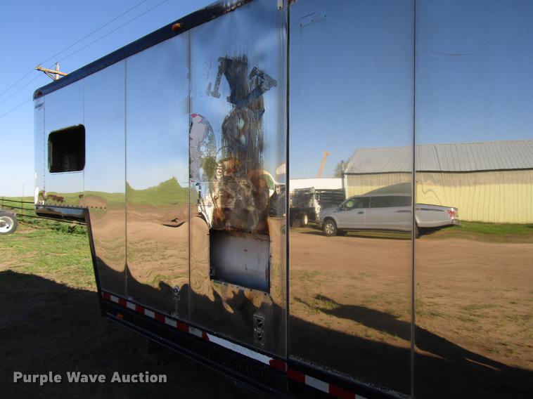 image for item DG1220 2000 Sooner horse trailer