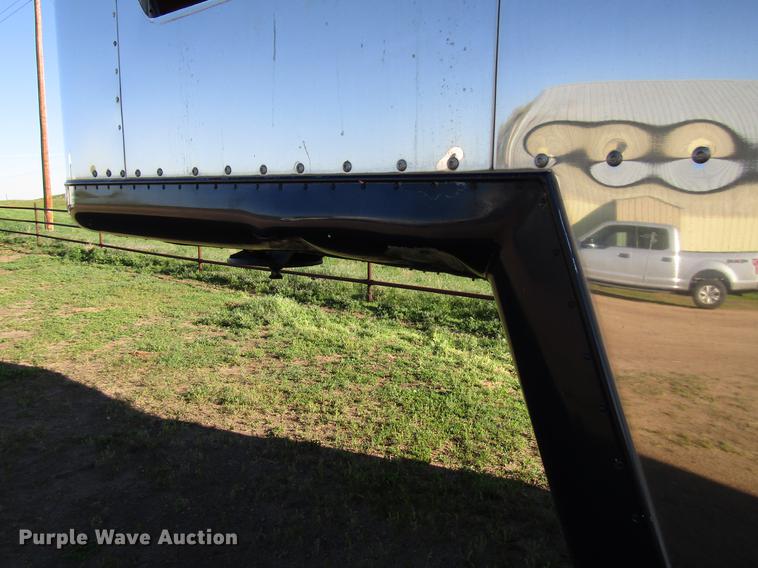 image for item DG1220 2000 Sooner horse trailer