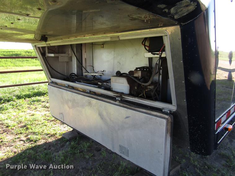 image for item DG1220 2000 Sooner horse trailer