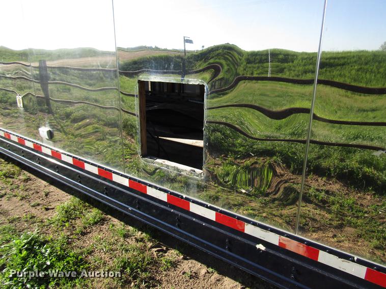 image for item DG1220 2000 Sooner horse trailer