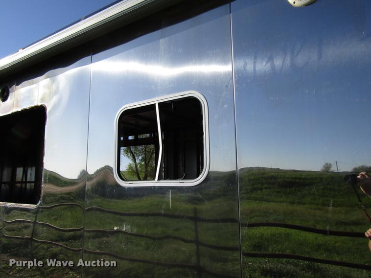 image for item DG1220 2000 Sooner horse trailer