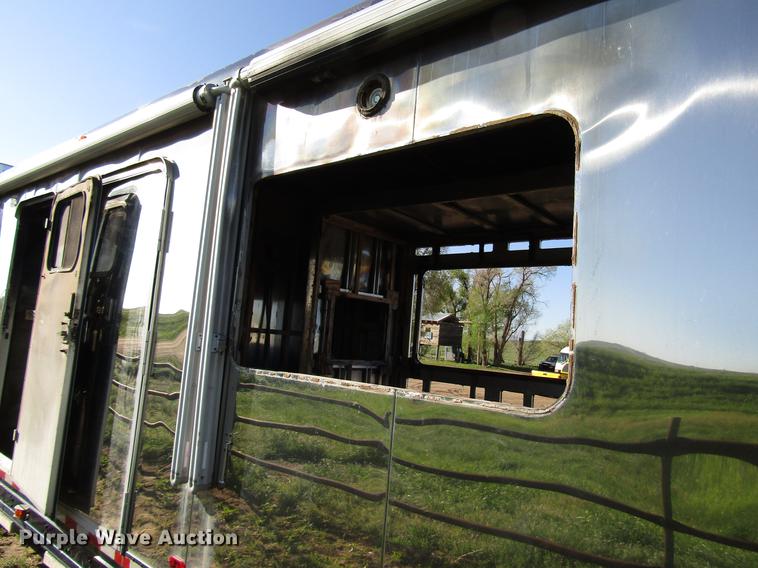 image for item DG1220 2000 Sooner horse trailer