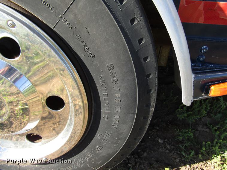 image for item DG1220 2000 Sooner horse trailer