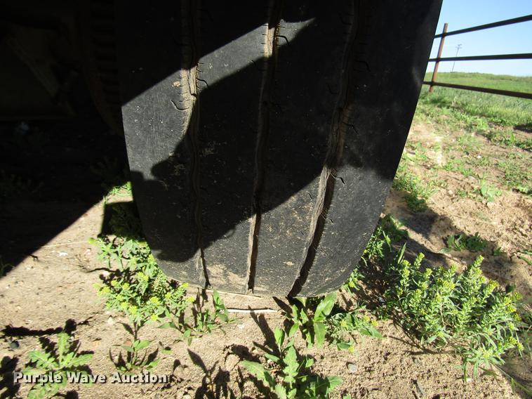 image for item DG1220 2000 Sooner horse trailer