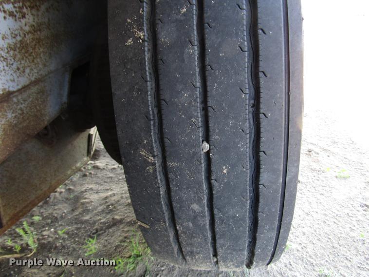 image for item DG1220 2000 Sooner horse trailer