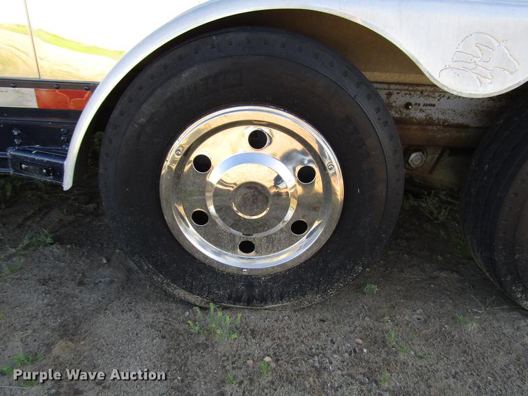 image for item DG1220 2000 Sooner horse trailer