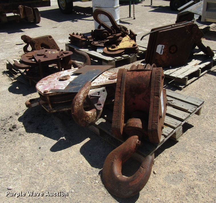 image for item DG1246 (7) crane blocks and hooks