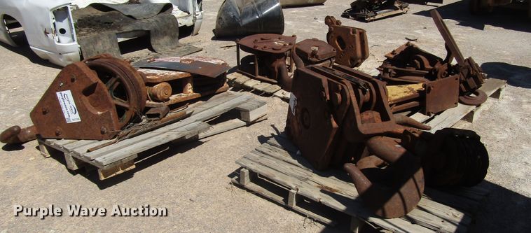 image for item DG1246 (7) crane blocks and hooks