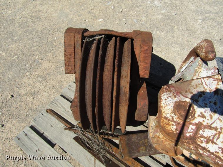 image for item DG1246 (7) crane blocks and hooks