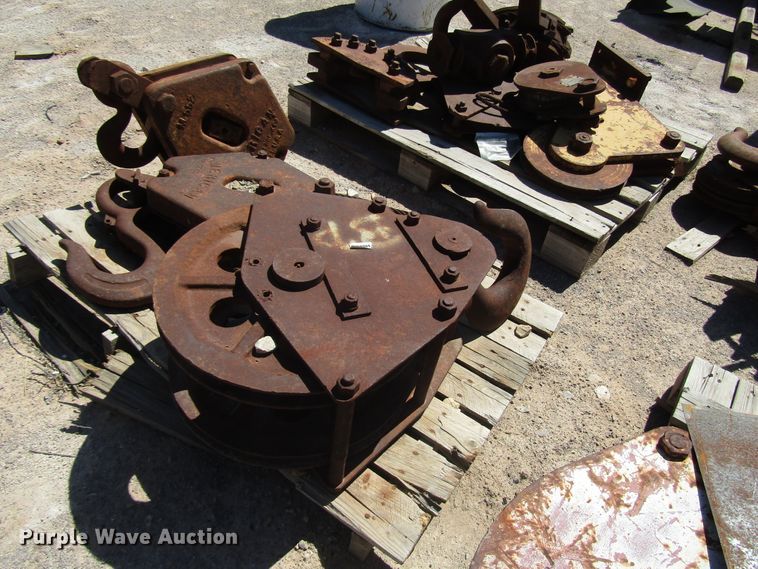 image for item DG1246 (7) crane blocks and hooks