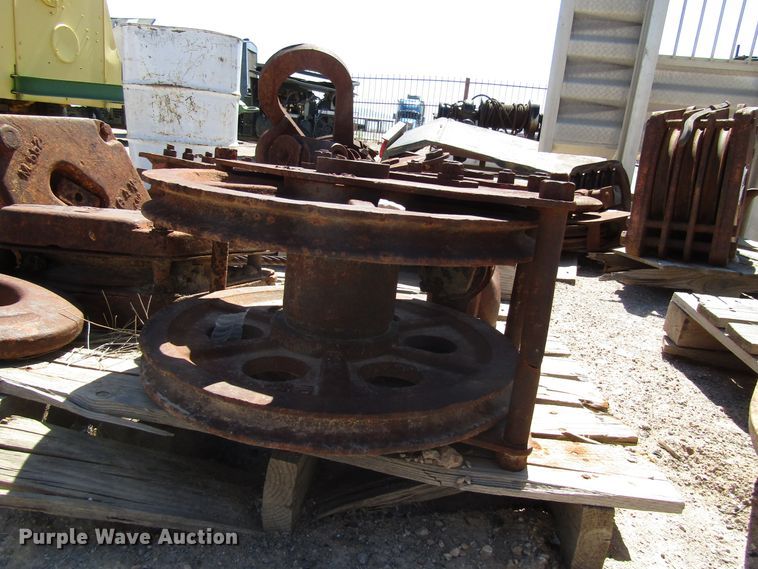 image for item DG1246 (7) crane blocks and hooks