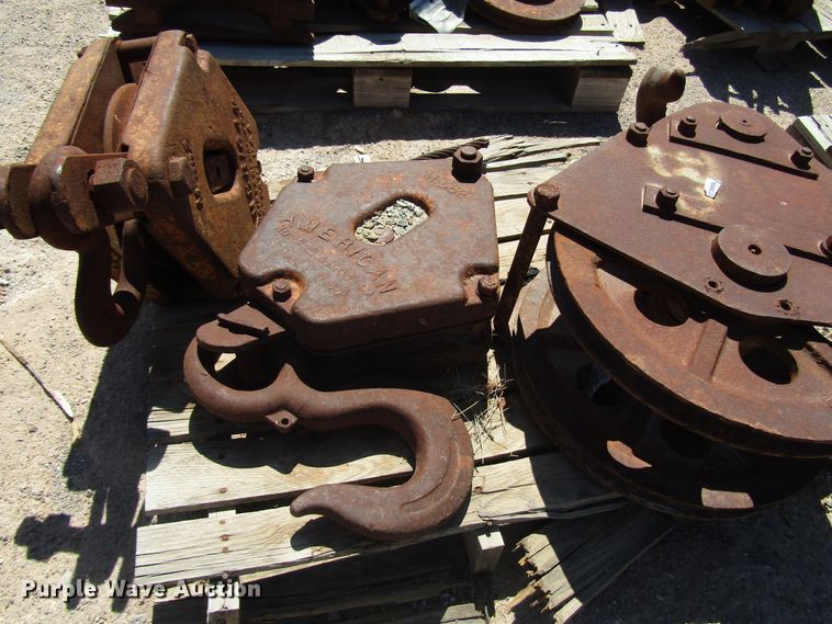 image for item DG1246 (7) crane blocks and hooks