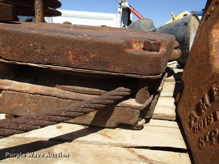 image for item DG1246 (7) crane blocks and hooks