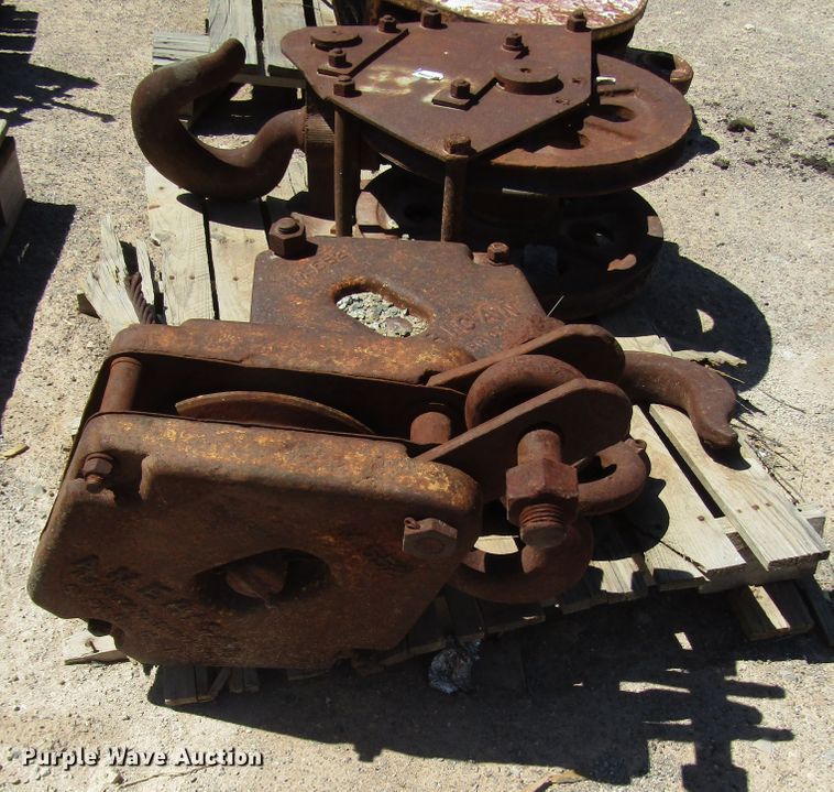 image for item DG1246 (7) crane blocks and hooks