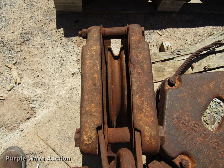 image for item DG1246 (7) crane blocks and hooks