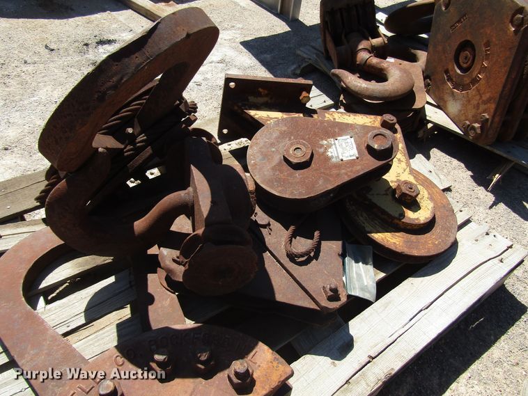 image for item DG1246 (7) crane blocks and hooks