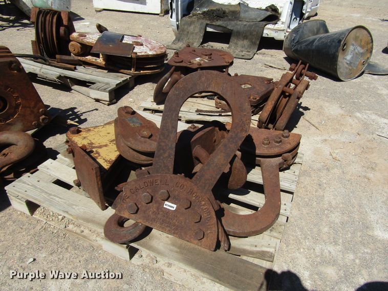 image for item DG1246 (7) crane blocks and hooks