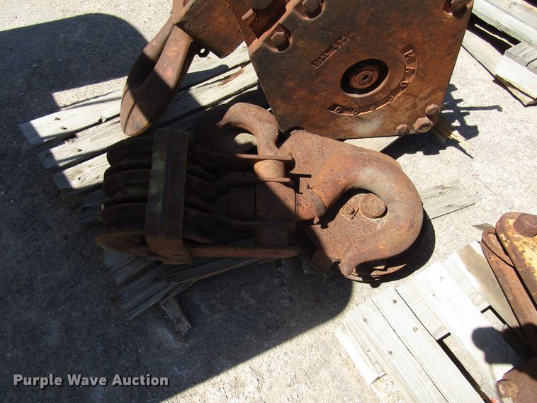 image for item DG1246 (7) crane blocks and hooks