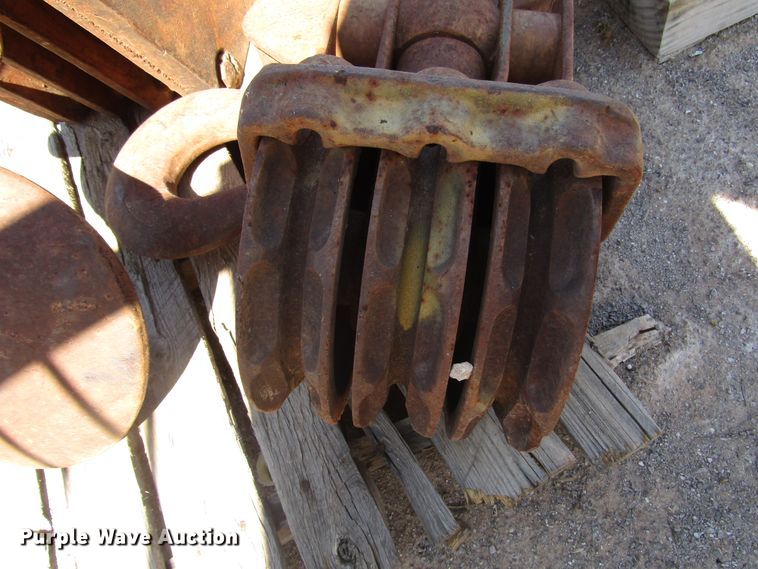 image for item DG1246 (7) crane blocks and hooks