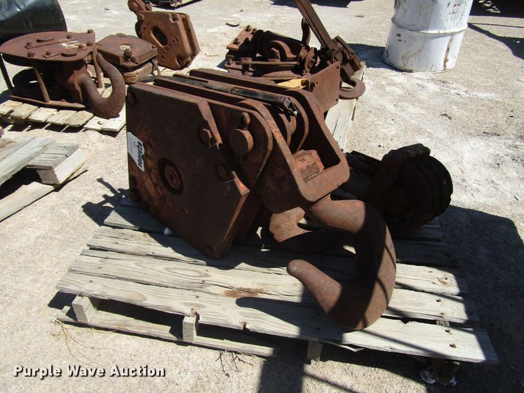 image for item DG1246 (7) crane blocks and hooks