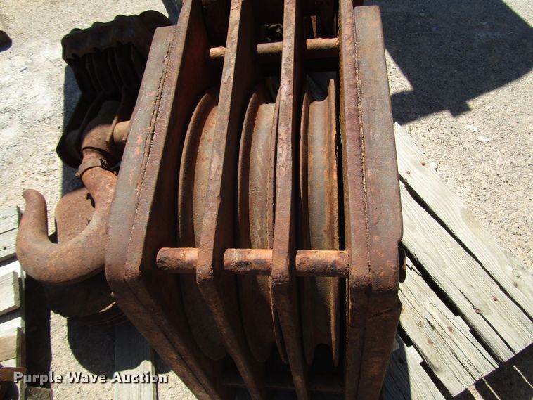 image for item DG1246 (7) crane blocks and hooks