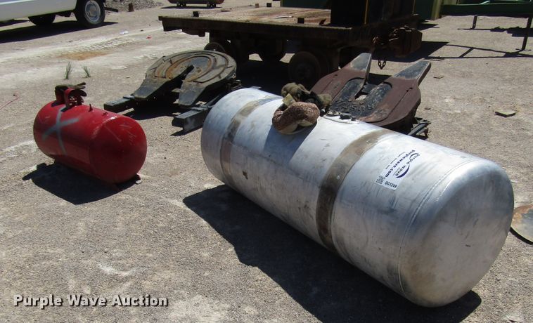 image for item DG1249 (2) tanks