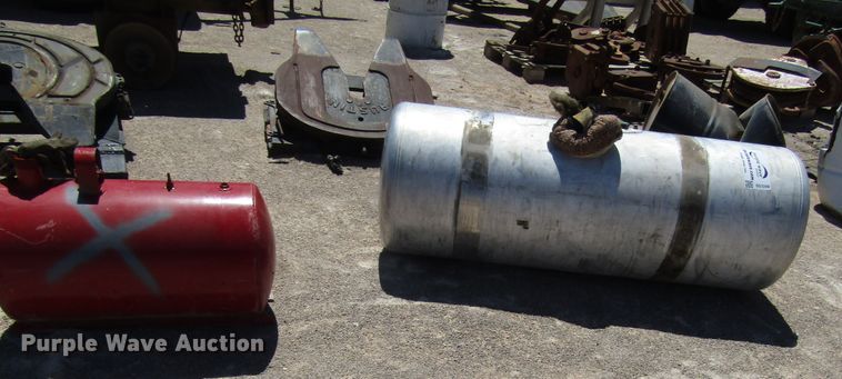 image for item DG1249 (2) tanks