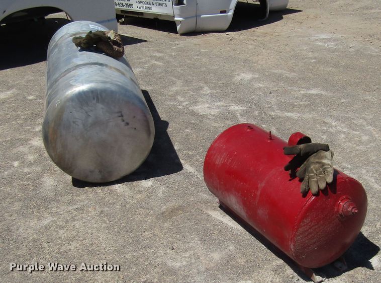 image for item DG1249 (2) tanks