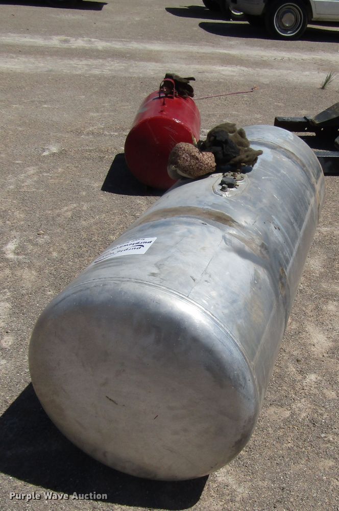 image for item DG1249 (2) tanks