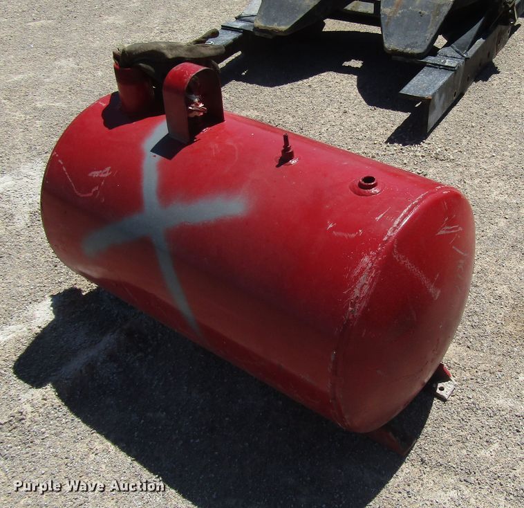 image for item DG1249 (2) tanks