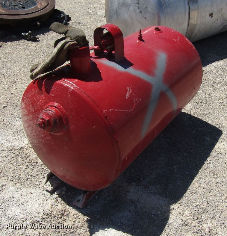 image for item DG1249 (2) tanks