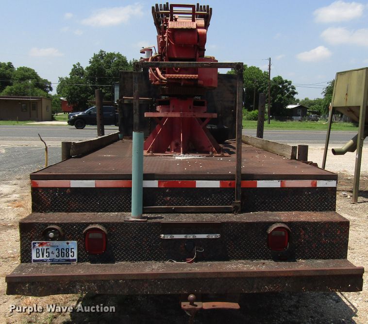 image for item DG1273 1991 GMC TopKick C6500 bucket truck