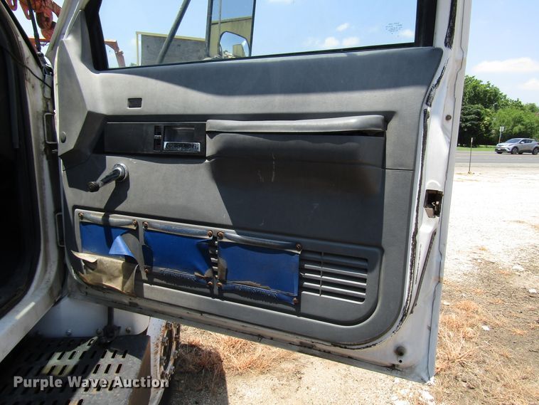 image for item DG1273 1991 GMC TopKick C6500 bucket truck